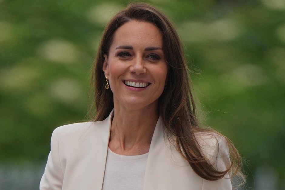 Waaaw! Kate Middleton nosila TA kos iz Zare, ki stane manj kot 40 evrov (in navdušila) (foto: Profimedia)