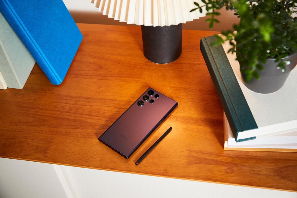 Še ne poznaš tega telefona? Veliko zamujaš! (foto: Samsung)