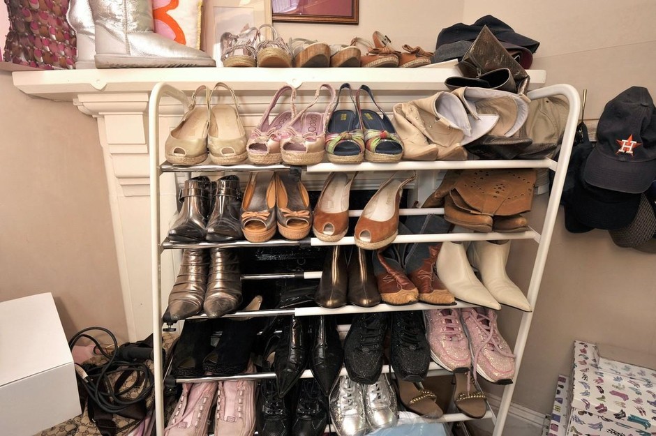 TRIK: Samo to 1 stvar naredi, pa boš na stojalo na čevlje lahko spravila kar 2x več obutve (foto: Profimedia)