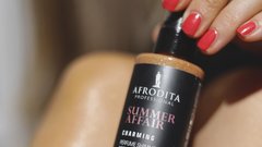 <h3>Afrodita Professional SUMMER AFFAIR OČARLJIVO PARFUMSKO OLJE Z BLEŠČICAMI</h3>
<p>Intenzivno parfumsko olje z bleščicami za telo te bo odelo v privlačen zlat sijaj, tvoje telo pa bo objel božanski cvetlični vonj, ki bo trajal in trajal vse do konca zabave.</p>