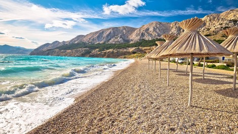 13 najlepših hrvaških plaž, ki jih boš želela obiskati TO poletje (popolne tudi za družinice 😍)