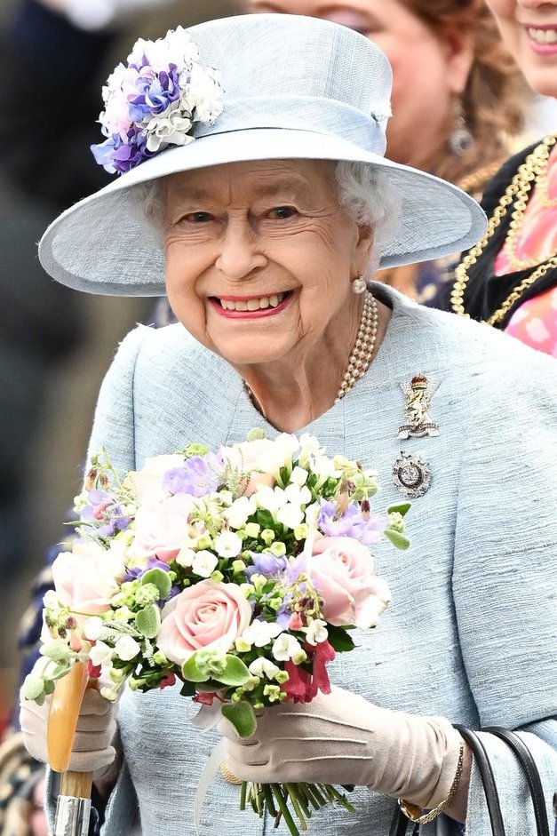 Kraljica Elizabeta II. se je poslovila od svoje značilne pričeske in presenetila z novo (FOTO) (foto: Profimedia)