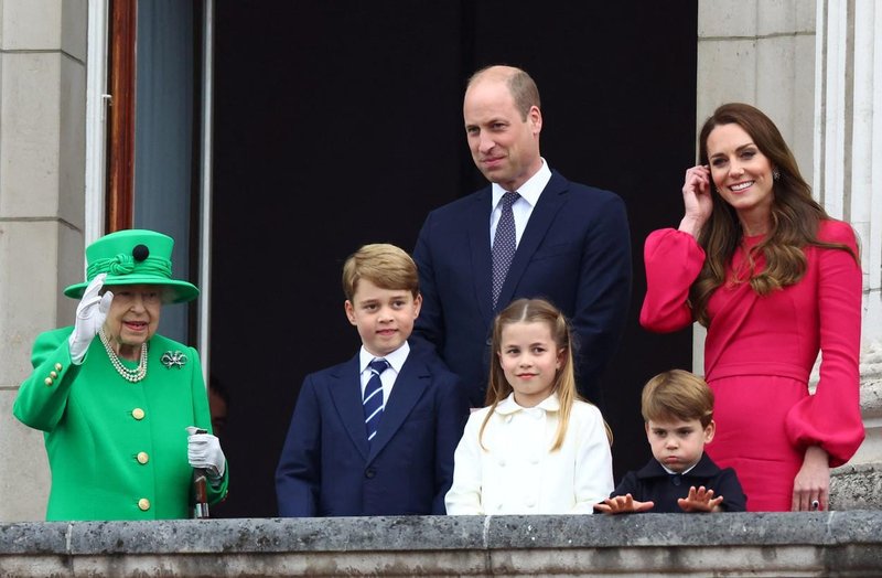 Princ William s sinom Georgeom prvič v javnosti po diagnozi Kate Middleton (ne boš verjela, kaj sta počela) (foto: Profimedia)
