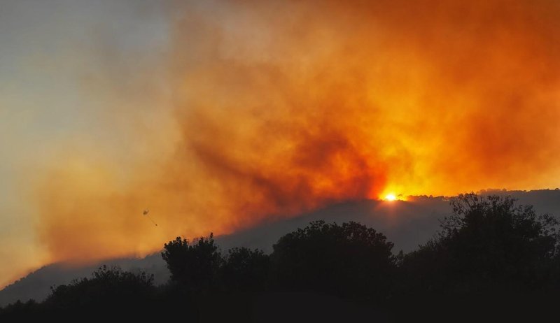 V ŽIVO: Apokaliptični prizori z gorečega Krasa, krajani obupani: "Bojimo se za vse, kar imamo" (foto: Profimedia)