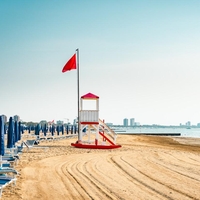 To je rajska peščena plaža, ki se nahaja le dobro uro vožnje iz Slovenija in je popolna lokacija za vikend izlet