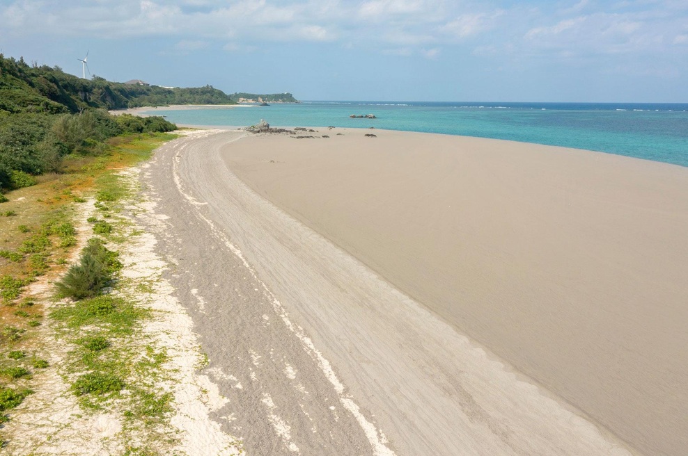 Ta idilična peščena plaža je VEDNO prazna in za to obstaja precej bizaren razlog (tja NE boš želela) (foto: Profimedia)