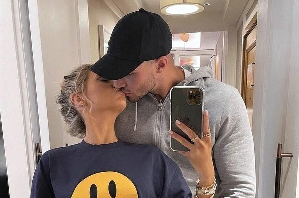 "Moj fant ob gledanju fotk z IG/FB in Youtuba počne TO - je to varanje?" (klic na pomoč Slovenke) (foto: Profimedia)