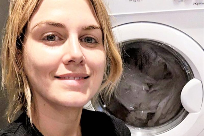 Se ti v pralnem stroju nabira PLESEN? Tako se je boš ZNEBILA (pripomoček nas ima večina že doma) (foto: Profimedia)