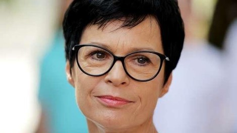 Po odstopu od kandidature, se je Marta Kos odselila iz Slovenije (preveri KAM in ZAKAJ)