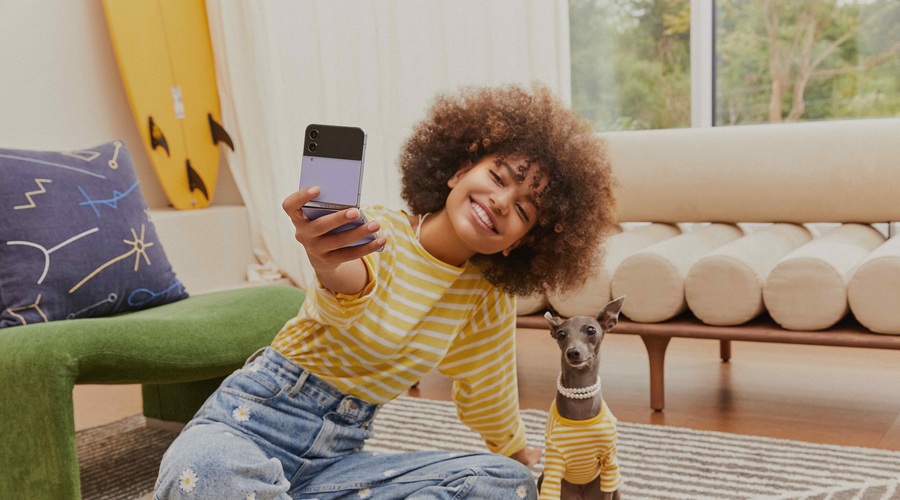 Izjemen pametni TELEFON, ki ga kot modna navdušenka moraš imeti! (foto: Samsung)