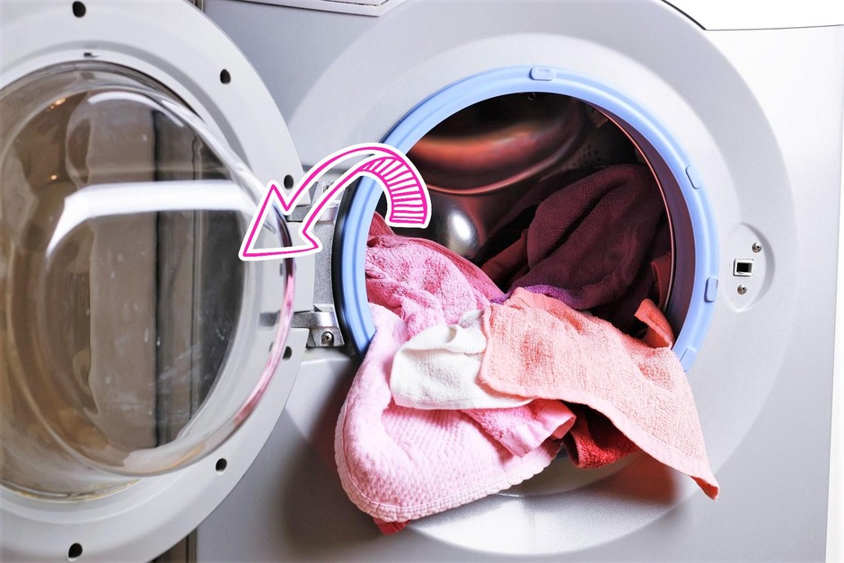 Si vedela, da IZBOKLINA na notranji strani vrat pralnega stroja v resnici služi TEMU? (foto: Profimedia, Obdelava: Cosmo uredništvo)
