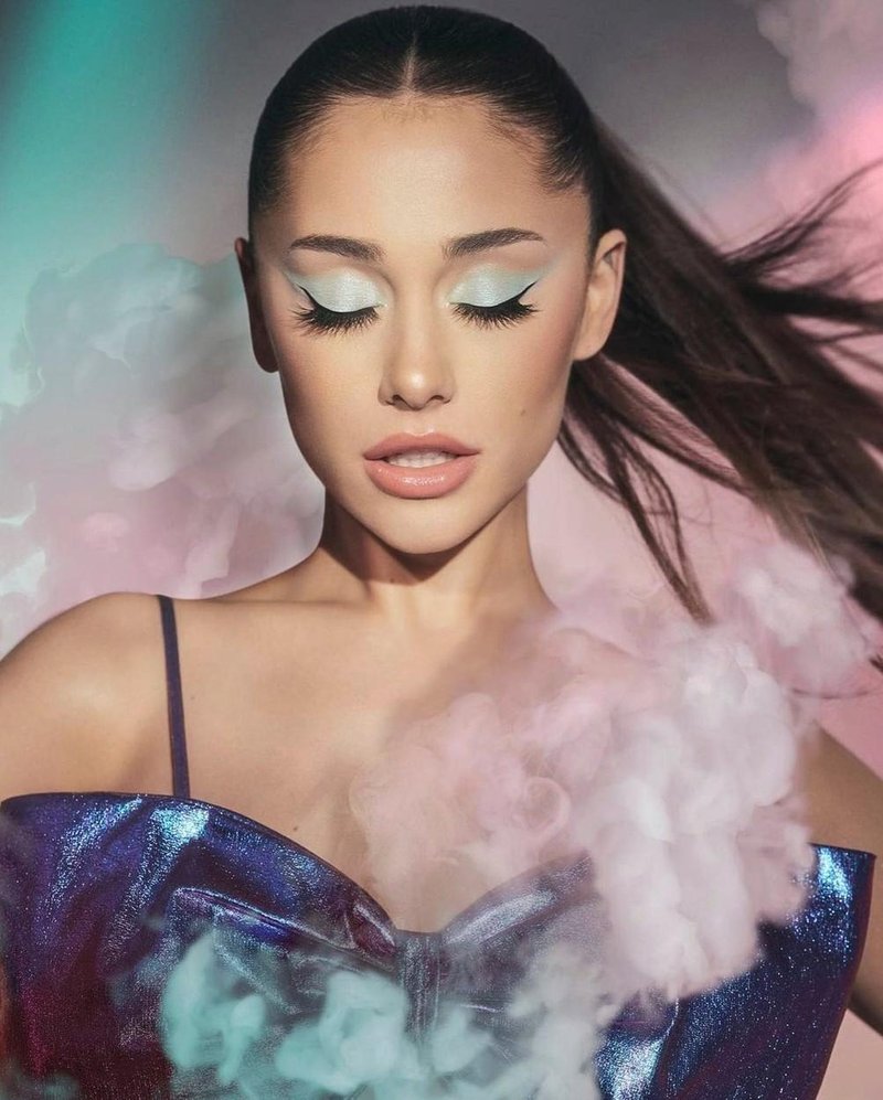 Ariana Grande KONČNO razkrila skrivnost do njenega POPOLNEGA eyelinerja (kako preprosto) (foto: Profimedia)