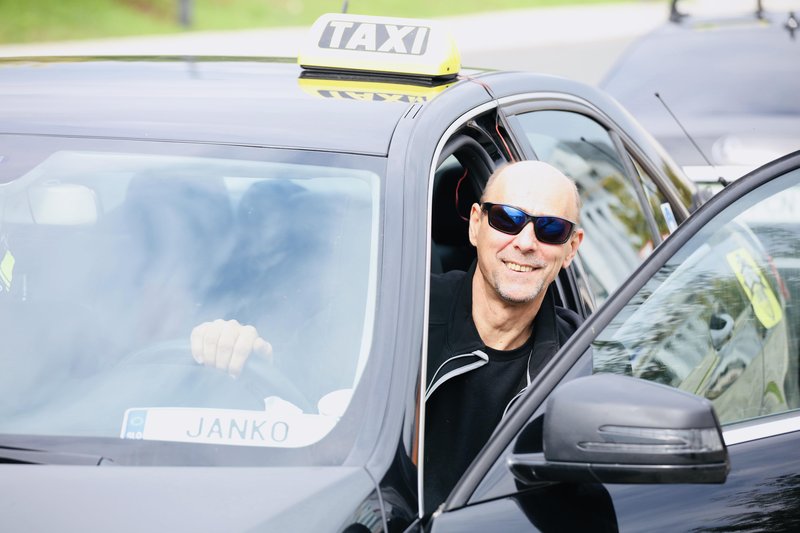 Točno TOLIKO v 12 urah zasluži taksist v Ljubljani (nad zneskom smo milo rečeno šokirane) (foto: Aleksandra Saša Prelesnik)