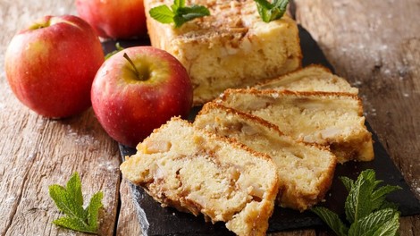 Naš najljubši jesenski RECEPT: Poskusi ta odličen cimetov kruh z jabolki 🍎