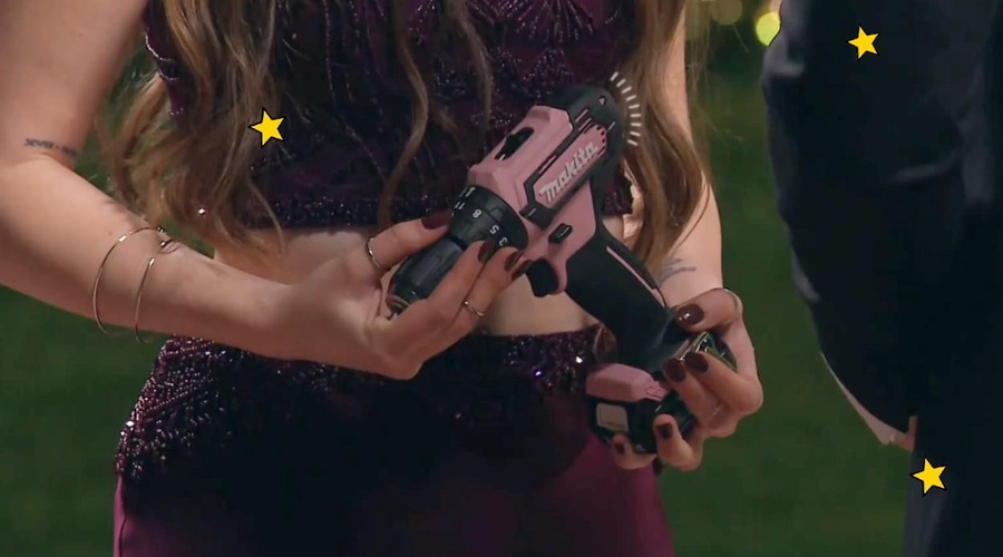Veš tisti lušten ROZA vrtalnik, ki ga je Blaž v oddaji prejel v dar? Koliko TOČNO stane (+kje kupiš) (foto: POP TV, Voyo)