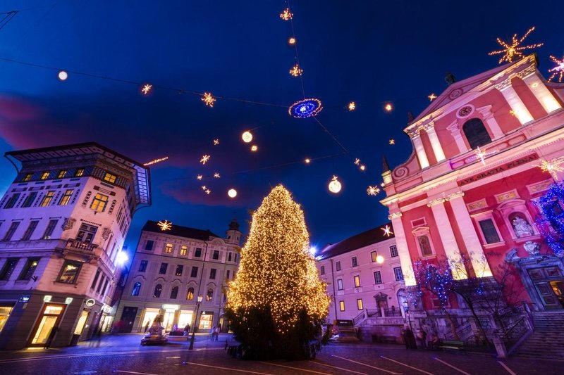 Uradno je! V TEM velikem slovenskem mestu ta december NE bo lučk 😫 (si od tam?) (foto: Profimedia)