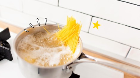 Če ti med kuhanjem voda veeedno PREKIPI, poskusi ta trik (in NE govorimo o kuhalnici)