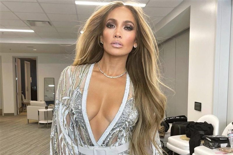 Vauuuu! Ne le Jennifer Lopez, tudi TA svetovno znana igralka ima pri 50 letih ZAVIDLJIVO postavo 🔥 (foto: Profimedia)