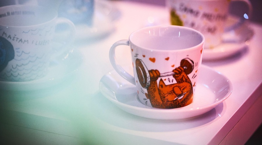 Umetnost na skodelici kave: Barcaffè povezal umetnika Sandra in Lunarja ter ustvaril skodelice, ki bodo navdihovale vse domove (foto: promocijska fotografija)