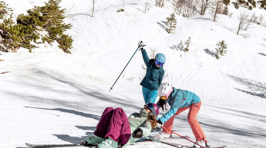 Kaj praviš na babji SMUČARSKI vikend oddih? Pocukaj PRIJATELJICE in na tole se prijavite kar takoj! (foto: Elan Media)