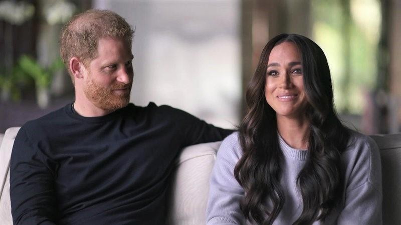 Končno smo dočakali Netflixov dokumentarec Harry & Meghan, kjer sta razkrila podrobnosti svoje zveze in zakulisje dogajanja na kraljevem dvoru. …