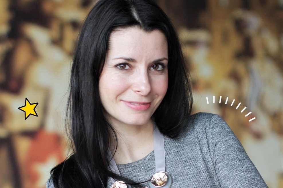Kaaaj, hčerkica Jane Morelj je že TAKO VELIKA? Zelo REDKO jo pokaže, a tokrat je naredila izjemo 😍 (foto: Goran Antley, Obdelava: Cosmo uredništvo)