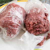 Slovenka šokirana, ker tašča pred pripravo večerje ni oprala mletega mesa