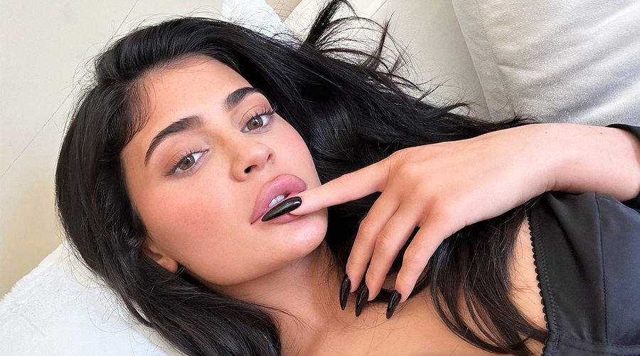 Kylie Jenner si je zopet pobarvala lase na povsem novo (in čisto odštekano) barvo 😍 (foto: Profimedia)