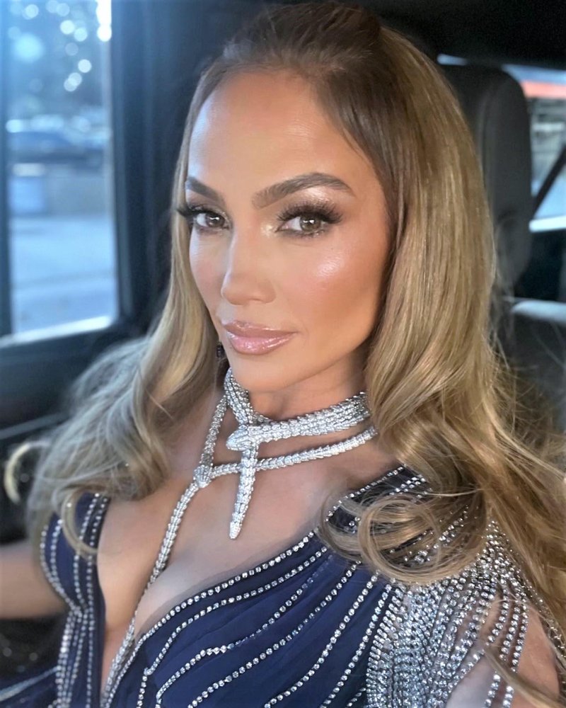 Wow! JLo je pravkar dopolnila 55 let, izgleda pa, kot da jih ima 35 (pozor, noro seksi fotka) (foto: Profimedia)