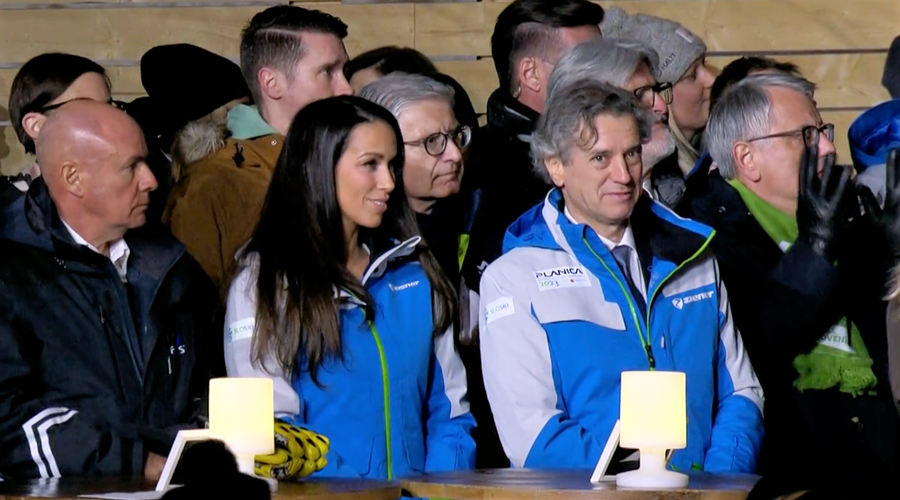 Bolj kot to, da je Golob na otvoritev Planice prišel z Gabrovo, gledalce NAVDUŠILO nekaj drugega (foto: Prt Scr/TV SLO 2)