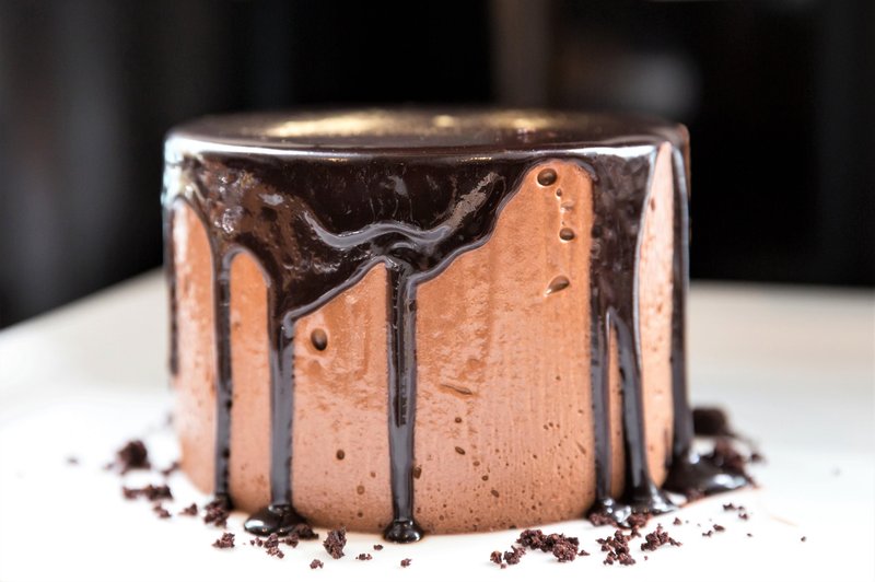 Recept: Mousse čokoladna torta, ki je ne boš mogla nehati jesti (ker je BOŽANSKA) (foto: Profimedia)