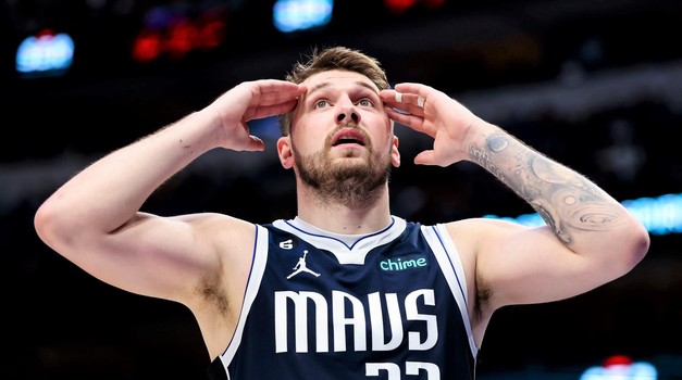 Kaj se dogaja?! Našle smo VIDEO Luke Dončića popolnoma NA TLEH (in ne gre za kazen) (foto: Profimedia)