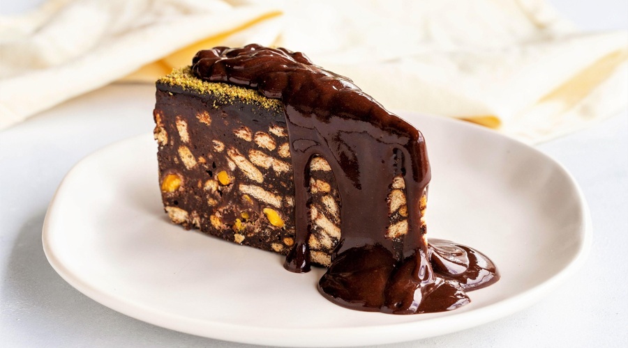 Recept: Čokoladna torta s piškoti, za katero potrebuješ LE 10 minut in 5 sestavin (+ BREZ peke!) (foto: Profimedia)