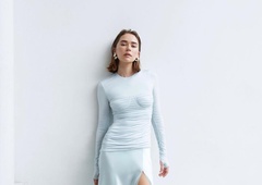 To je priljubljen model obleke, ki subtilno prikrije trebušček in je za praznike zadetek v polno