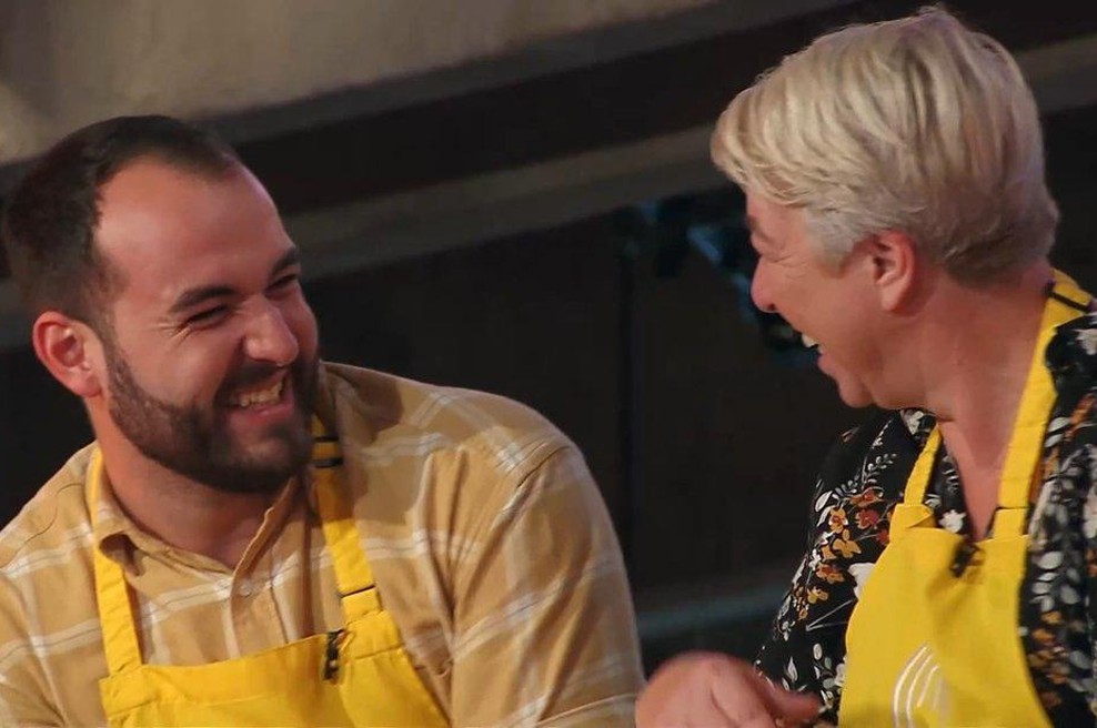 Ja pa ii! 😍 Se obeta nova ljubezenska zgodba? Doris hčerki predstavila Tilna in zgodilo se je TO (foto: POP TV)