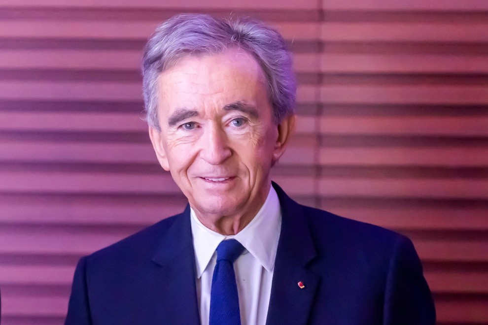 Prvo mesto je zasedel Bernard Arnault, izvršni direktor družbe LVMH Moët Hennessy, ki upravlja številne prepoznavne znamke luksuznega blaga kot …