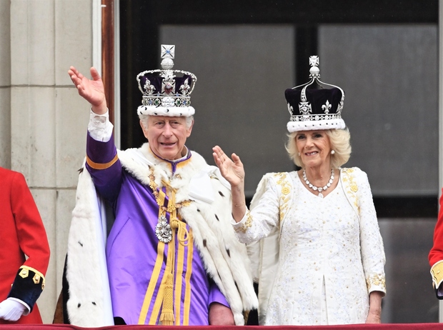 Pretekli vikend je minil v znamenju kronanja kralja Karla III., ki so ga spremljali ljudje po vsem svetu. Gostje so …