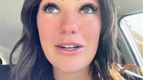 Ženska šokirana ugotovila, KDO je njena najbolj zvesta stranka na OnlyFansu (VIDEO)