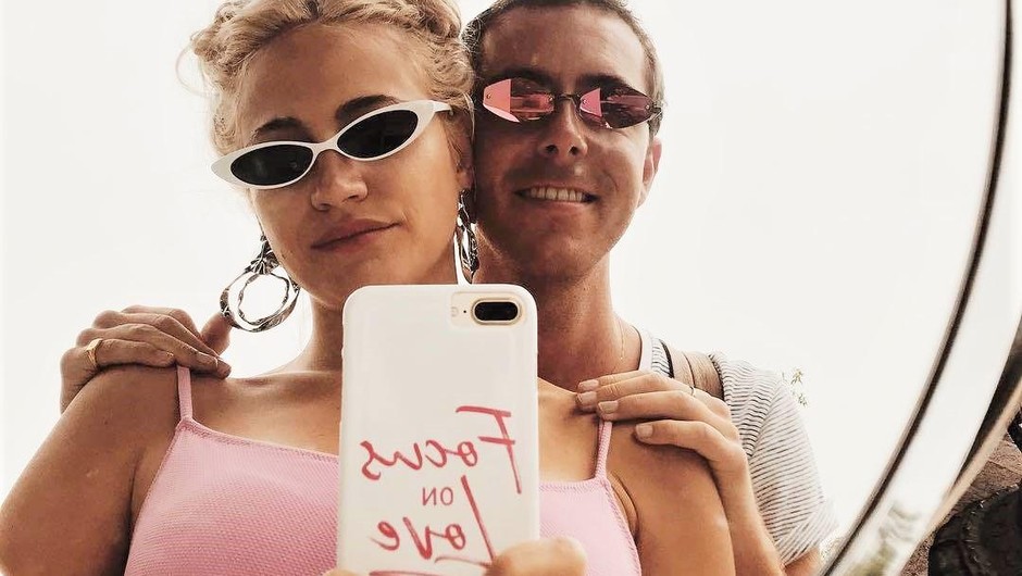 "Ženi za hrbtom sem se dobil z escort damo, nato pa šokiran ugotovil, ZA KOGA v resnici gre" (resnična zgodba) (foto: Profimedia)