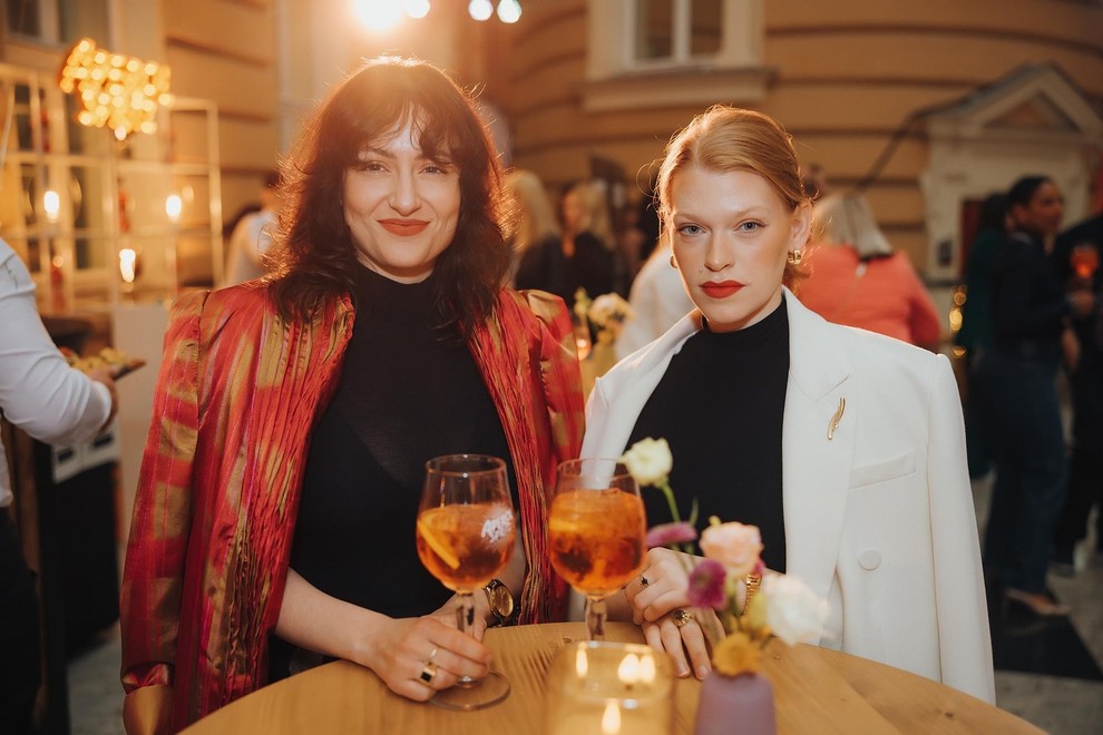 Fotografinja Urška Pečnik in oblikovalka Anja Medle.