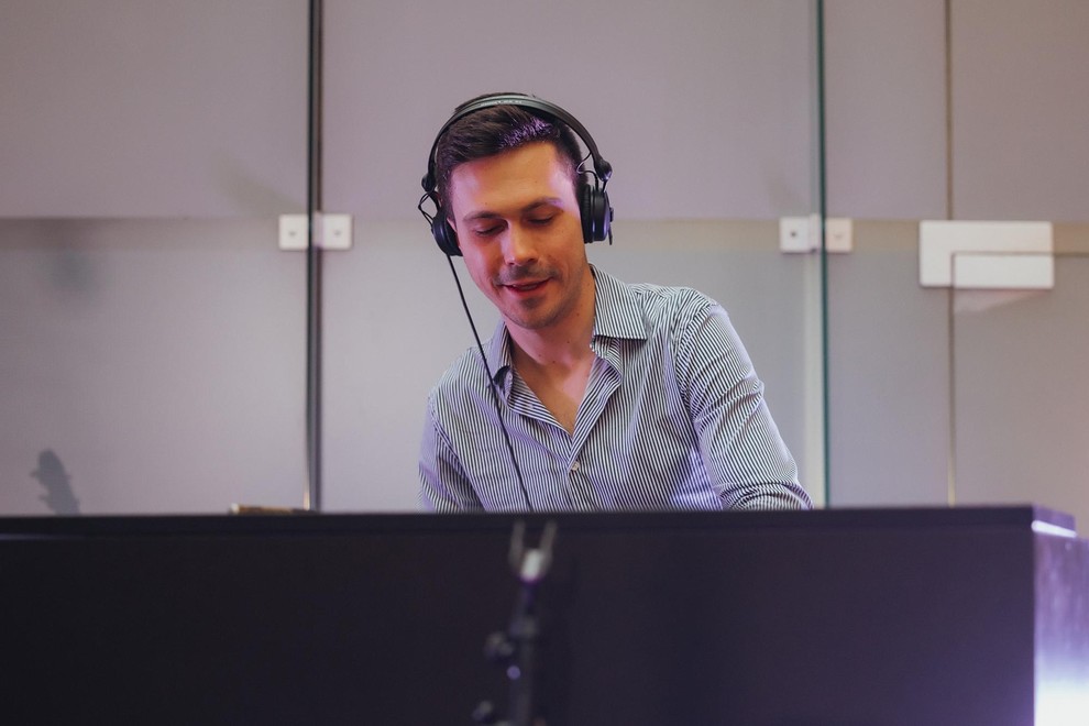 Pozno v noč smo se zazibali ob razposajenih glasbenih ritmih DJ-ja Gašperja Zidaniča.