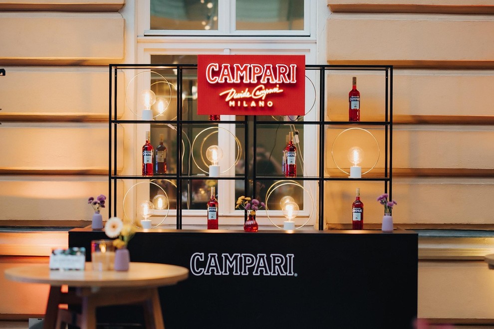 Campari nas je razvajal z osvežilnimi koktajli.