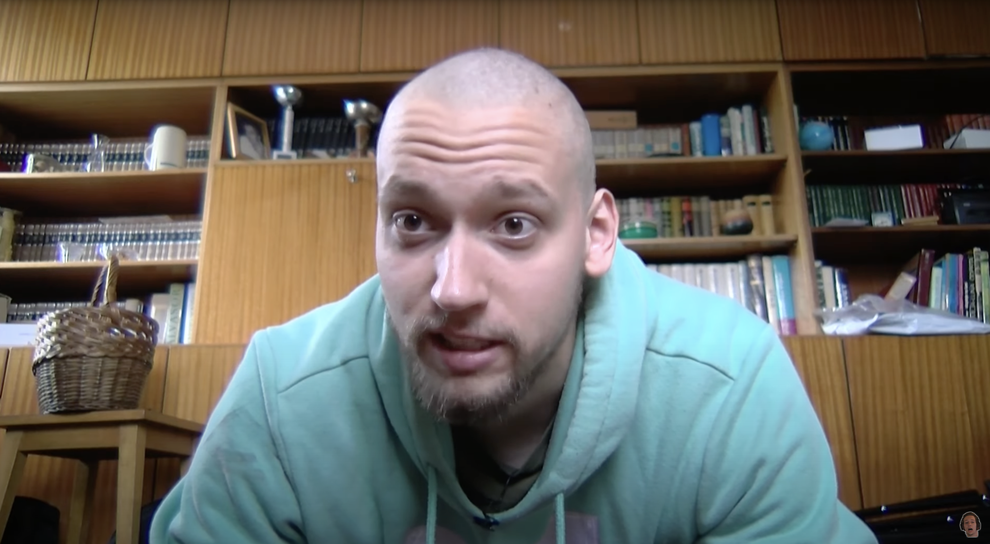 Nik se je odločil, da se popolnoma obrije in se poslovi od svojih nekoliko daljših las. "Kaj je zdaj s …