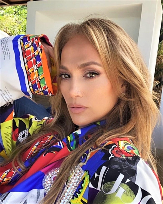 Jennifer Lopez se je odločila, da bo letošnje poletje eksperimentirala in mi se ne bi mogli bolj strinjati z njeno …