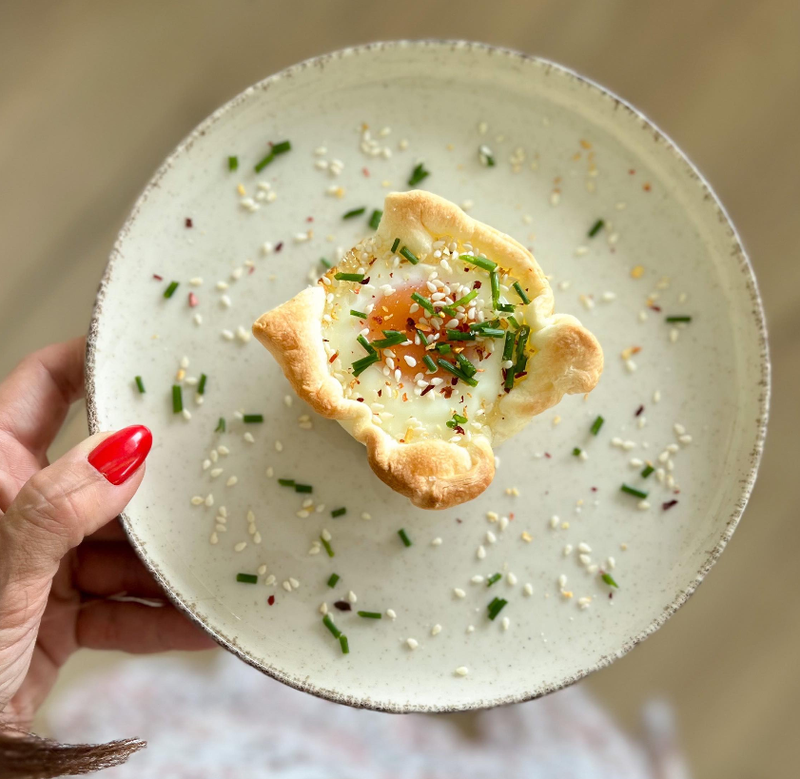 Izvoli noro preprost 'VIKEND ZAJTRK' RECEPT za jajčka v testu (iz samo 3 sestavin) (foto: Posnetek zaslona / Instagram / @maminaoff)