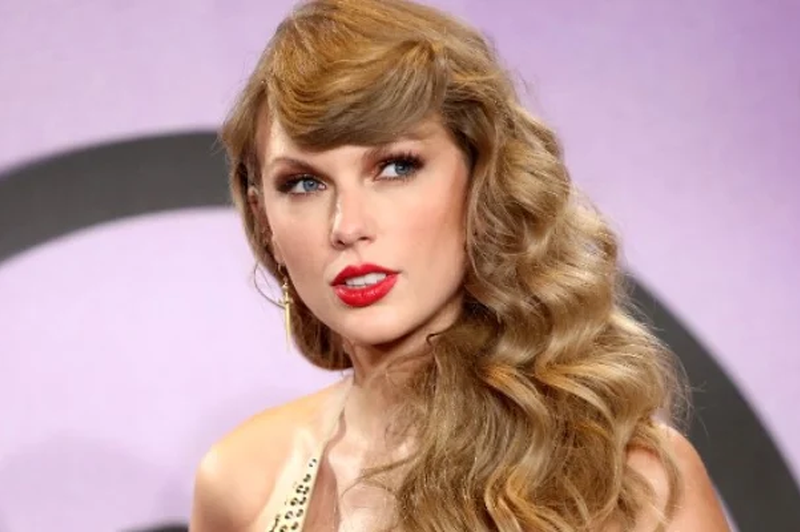 Modni hit ali kiks? Taylor Swift nosila hlačno krilo in razdelila splet (ti je všeč?) (foto: Profimedia)