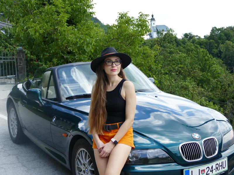V garaži igralke Maje Martine Merljak se skriva ta jekleni lepotec in ne zamenja ga za nič na tem svetu