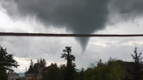 O, š*t! Uresničila se je najhujša napoved - po Sloveniji se pomika tornado (foto in video)