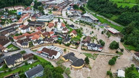 Poplave v Sloveniji: TUKAJ lahko pomagaš prizadetim (ali se PRIJAVIŠ, če potrebuješ pomoč)