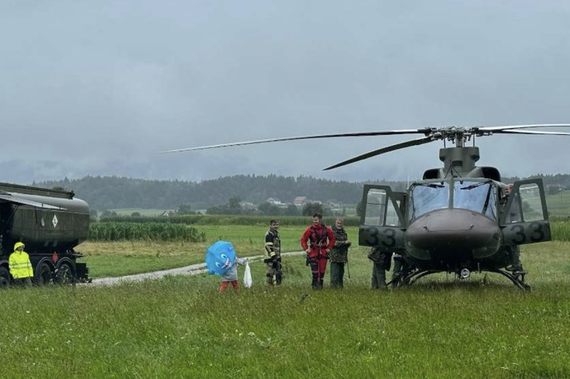 Srce parajoča zgodba o dečku z modrim dežnikom s pošastjo in vrečko prigrizkov 💔 (foto: Screenshot/Slovenska vojska)